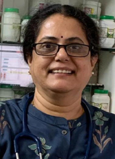 Dr. Savitri Vasudev, famous Ayurvedic doctor at Shree Ayurvedic Multispecialty Hospital in Chennai
